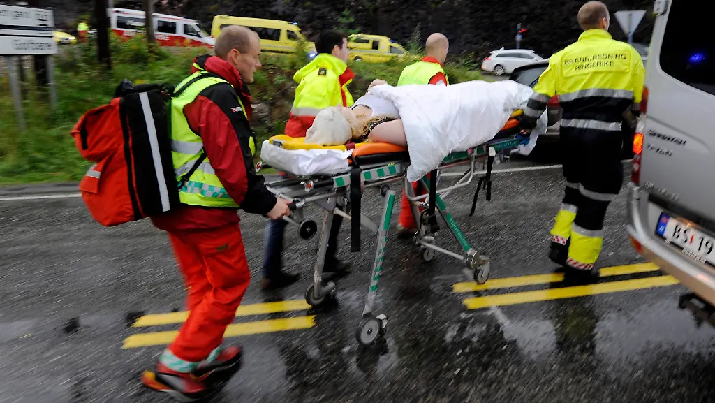 2011-07-23T091430Z-01-SIN103-RTRMDNP-3-NORWAY-BLAST-JPG5919794157516677589