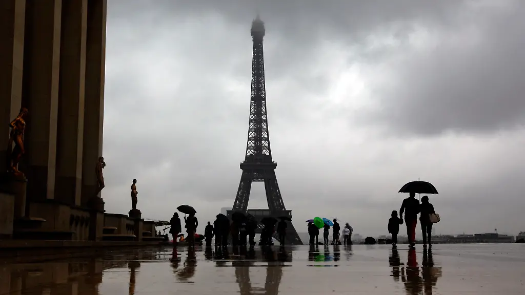 2011-07-19T142235Z-01-EGA15-RTRMDNP-3-FRANCE-JPG4271179113677425826