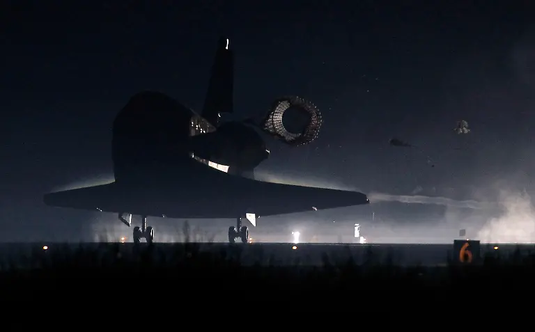 2011-07-21T104945Z-01-KSC202-RTRMDNP-3-SPACE-SHUTTLE-JPG1410712169197304643