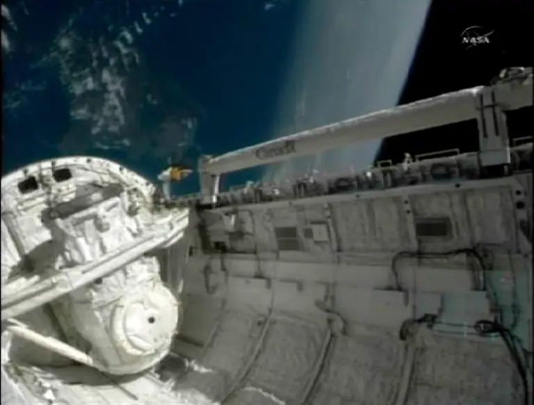 2011-07-20T202232Z-01-HOU02-RTRMDNP-3-SPACE-SHUTTLE-JPG1022759540714223974