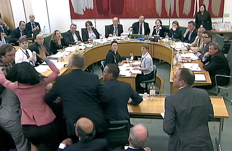 2011-07-19T160712Z-01-CLH140-RTRMDNP-3-NEWSCORP-JPG3370371945264273679