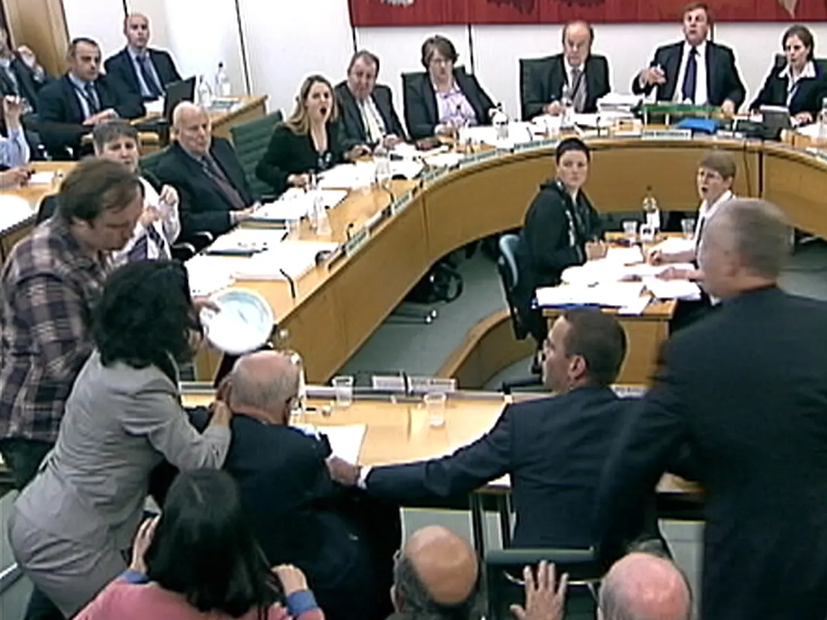 2011-07-19T161139Z-01-CLH141-RTRMDNP-3-NEWSCORP-JPG4810940016353171866