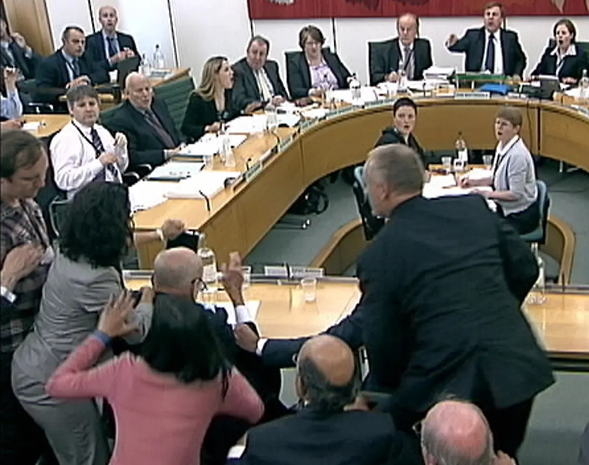 2011-07-19T161406Z-01-CLH142-RTRMDNP-3-NEWSCORP-JPG4108686387511558879