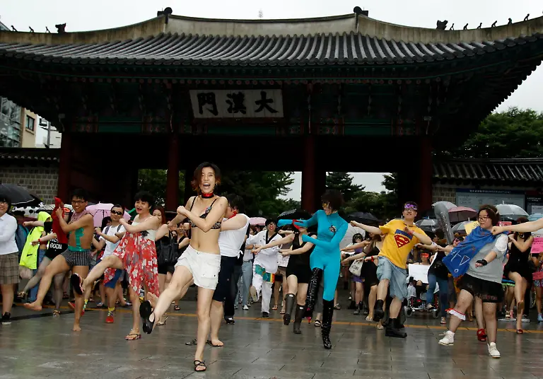 2011-07-16T110319Z-01-SEO203-RTRMDNP-3-KOREA-JPG3302527886943943148