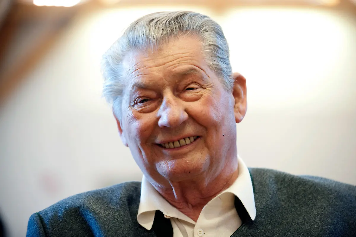 2z112047-jpg195720111791608424