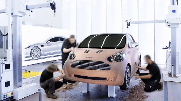 Ein Aston Martin im Kleinformat: Der britische Sportwagenbauer stellt seinen ersten Kleinwagen vor.
