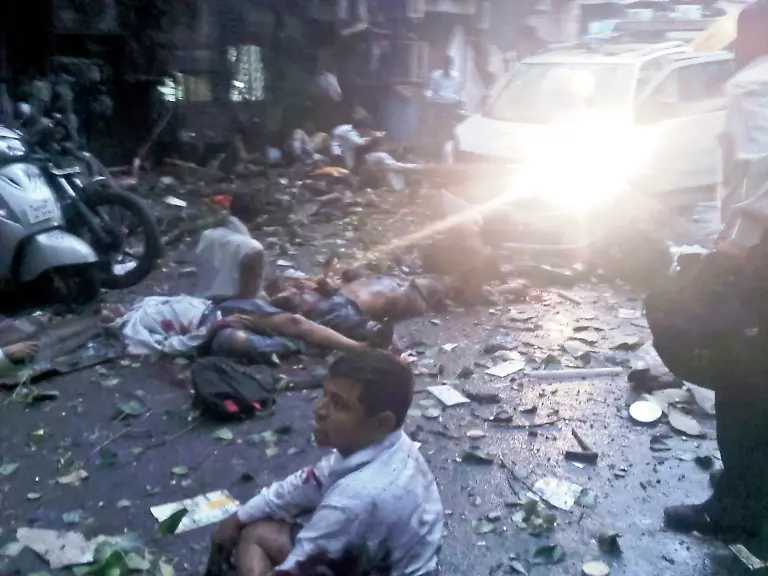 2011-07-13T161736Z-01-AAL104-RTRMDNP-3-INDIA-BLAST-MUMBAI-JPG1799116912405637118