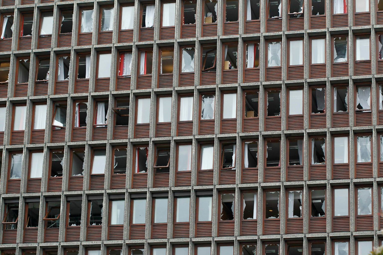 Es gibt viele Tote und Verletzte, als es im Regierungsviertel von Oslo zu einer Explosion kommt.