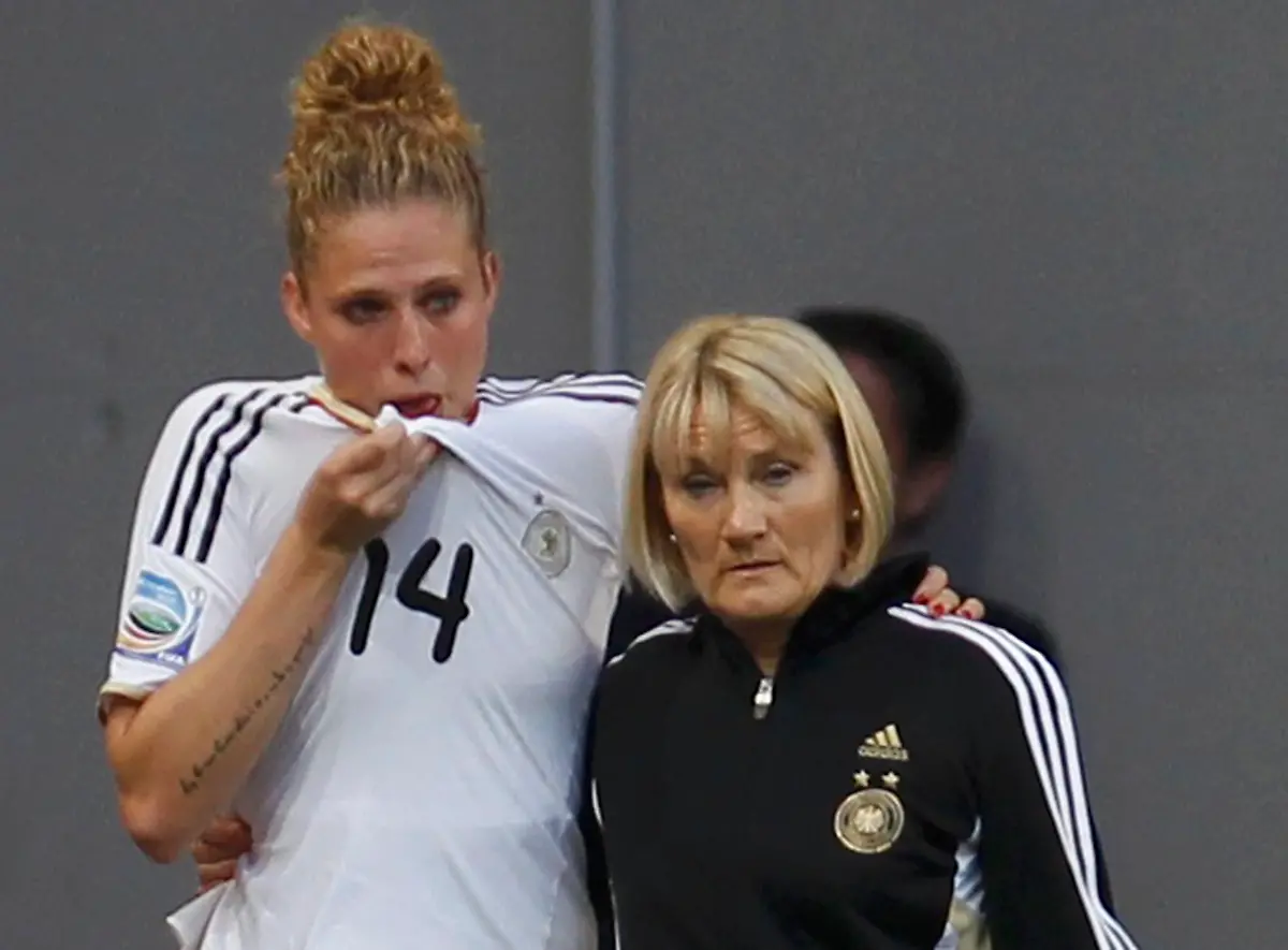 2011-07-09T190711Z-01-MDA38-RTRMDNP-3-SOCCER-WOMAN-WORLD-JPG3104633080959453137