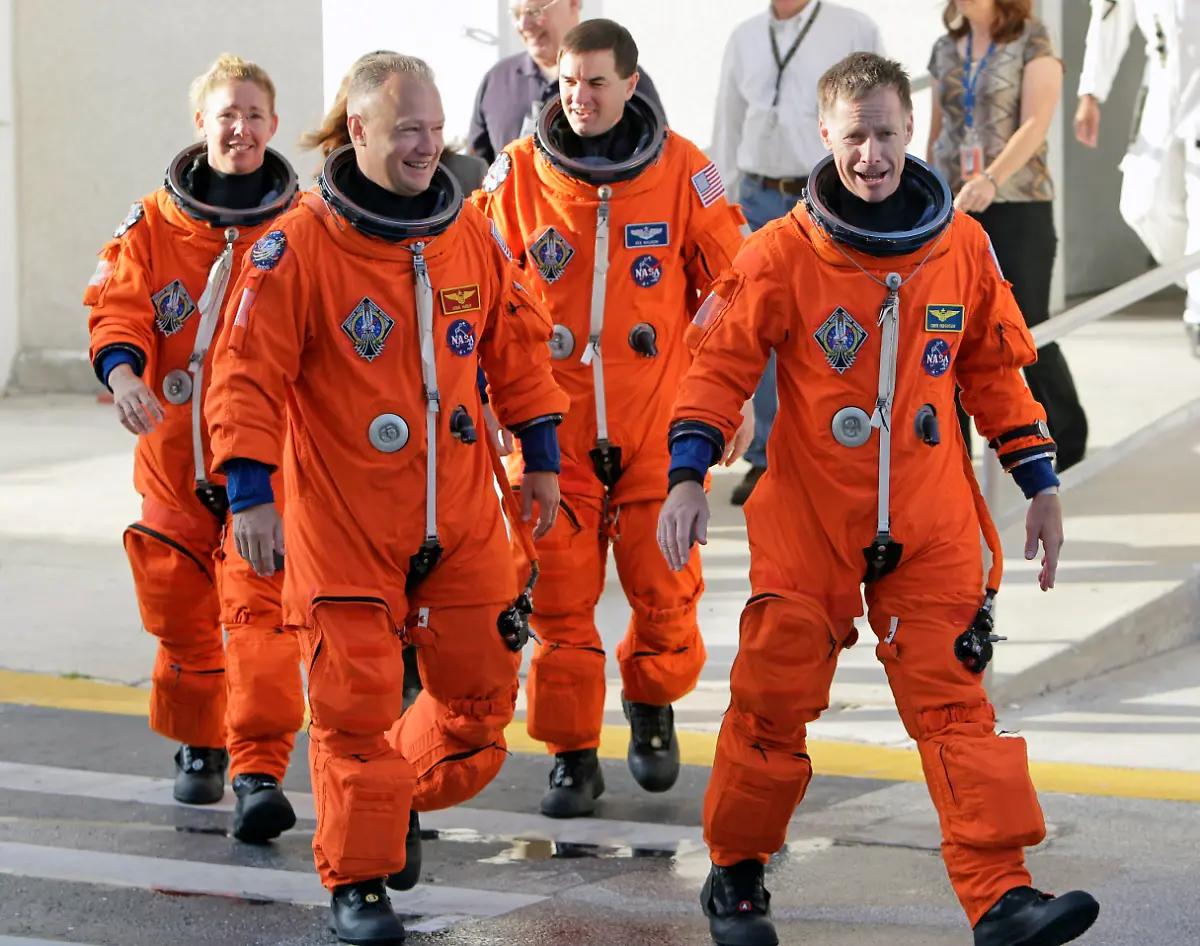 crew-atlantis2