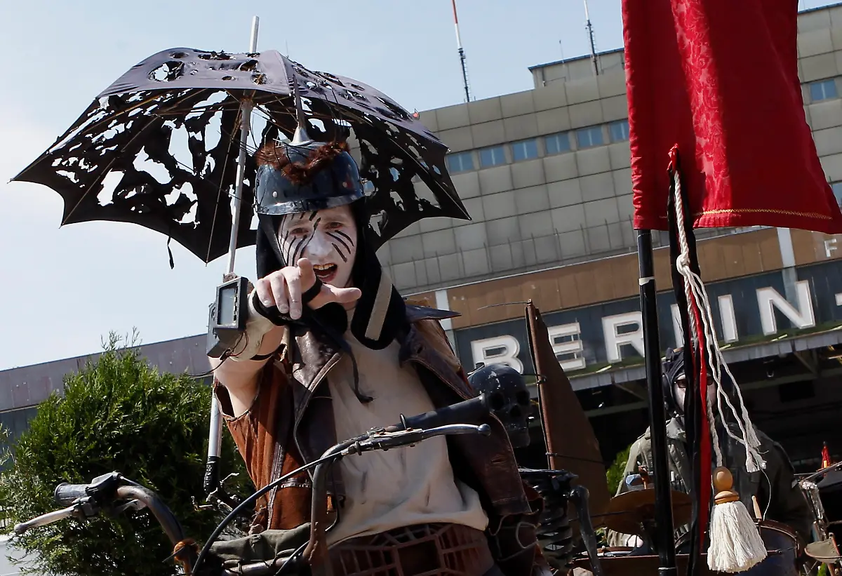 2011-07-06T133137Z-01-TPE21-RTRMDNP-3-GERMANY-JPG7844170180345283474