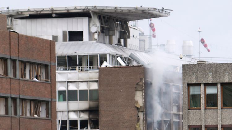 Die Bombe explodiert mitten im Regierungsviertel von Oslo.