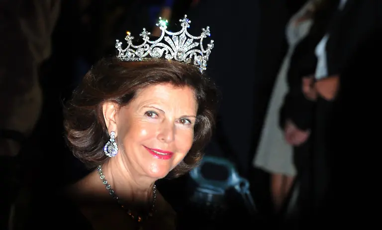 2ytb2111-jpg6836820127306970495