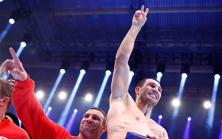 2011-07-02T231438Z-01-KAI02-RTRMDNP-3-BOXING-WORLD-WINNER-JPG8602192539789041018