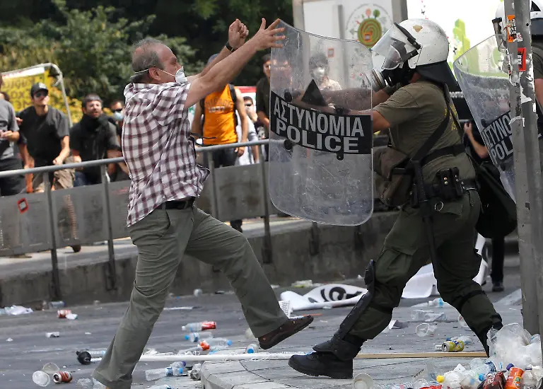 2011-06-28T134644Z-01-KOL26-RTRMDNP-3-GREECE-JPG277705788821923290