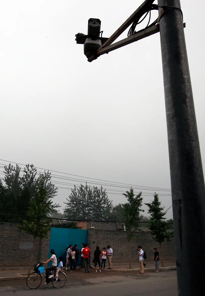 2011-06-23T013537Z-01-DBG201-RTRMDNP-3-CHINA-ARTIST-JPG6282519900262079299