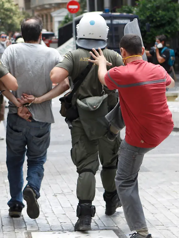 2011-06-28T123117Z-01-YAN02-RTRMDNP-3-GREECE-JPG4601619158504403561