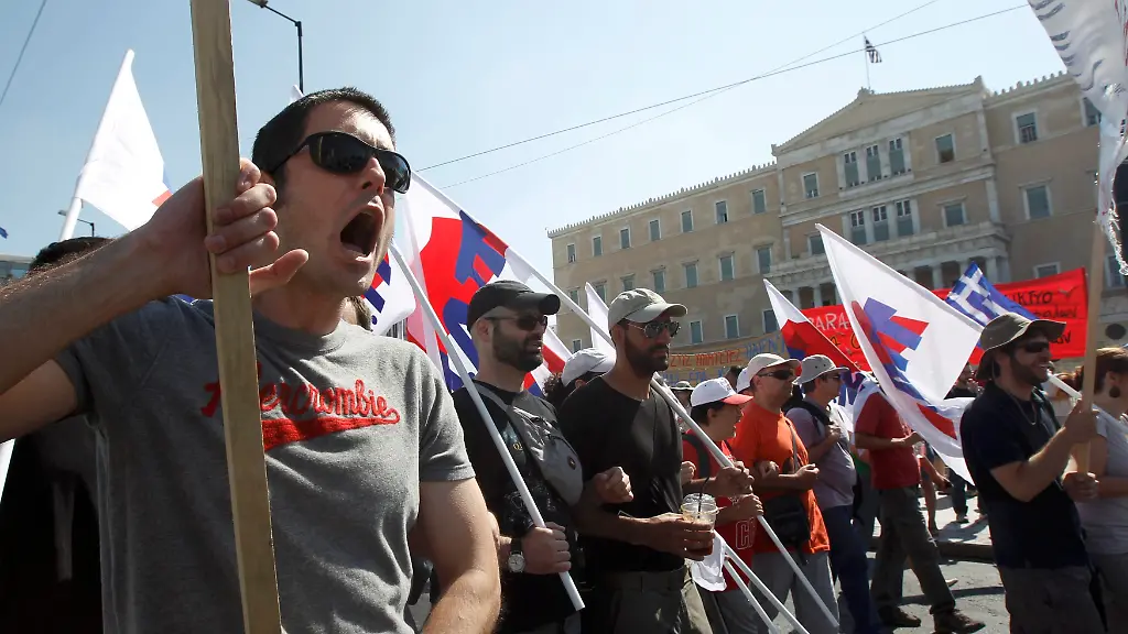 2011-06-28T093215Z-01-KOL10-RTRMDNP-3-GREECE-JPG5332114431139772575