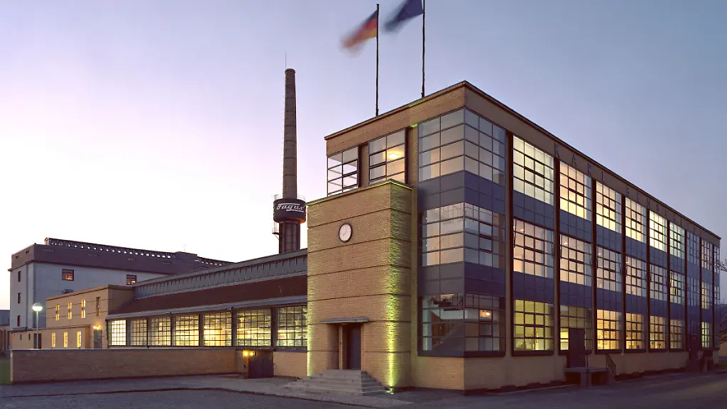 2yo94005-jpg1792158742790967108