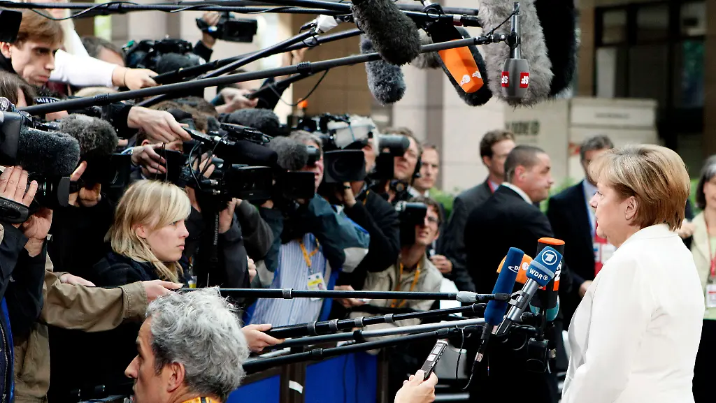 2011-06-24T082314Z-01-SPT08-RTRMDNP-3-EUROZONE-JPG16645753988451495