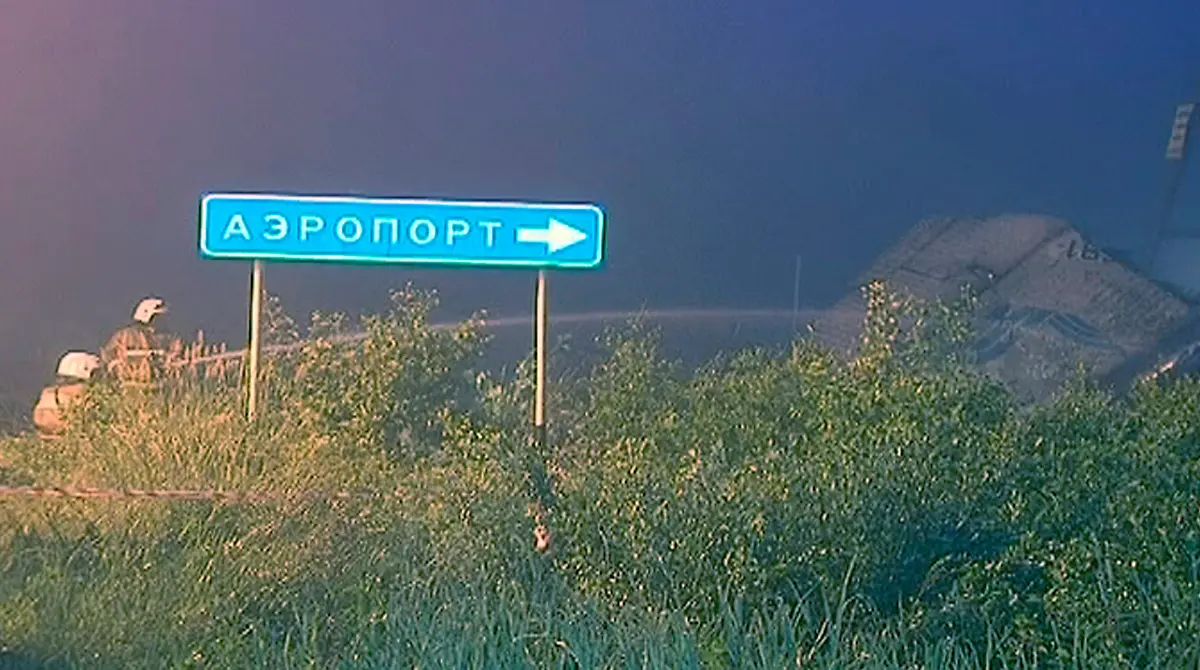 2011-06-21T030404Z-01-MOS05-RTRMDNP-3-RUSSIA-CRASH-PLANE-JPG6758733192824931940