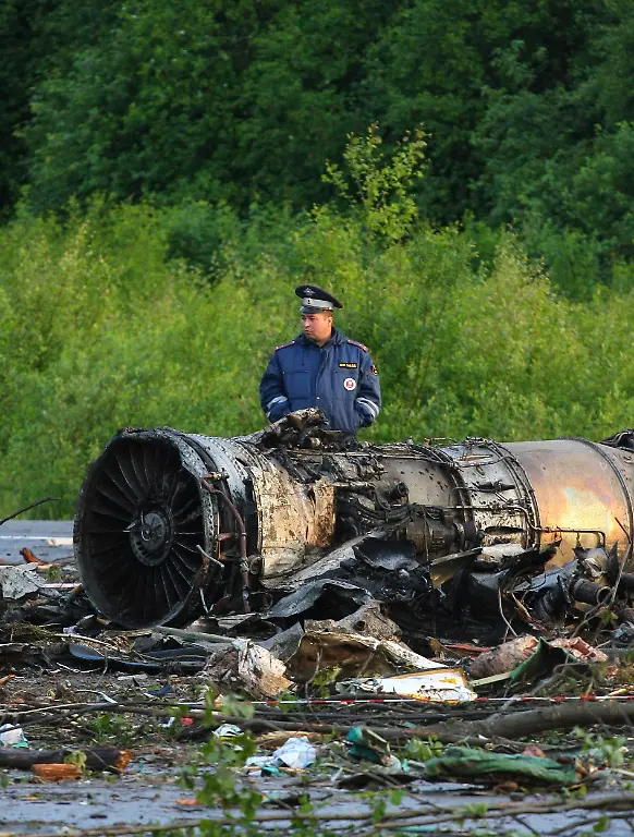 2011-06-21T043844Z-01-MOS10-RTRMDNP-3-RUSSIA-CRASH-PLANE-JPG5489763338817732058
