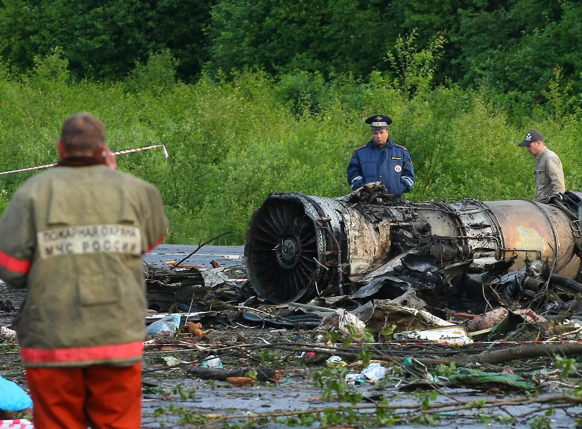 2011-06-21T044233Z-01-MOS12-RTRMDNP-3-RUSSIA-CRASH-PLANE-JPG2391526539217890839