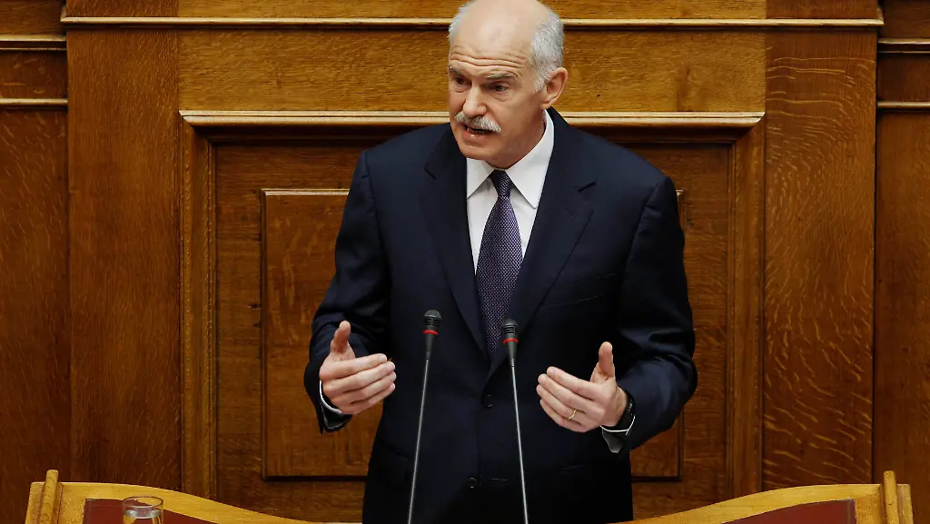 2011-06-19T110020Z-01-KAR01-RTRMDNP-3-GREECE-PAPANDREOU-JPG3194527344799327418