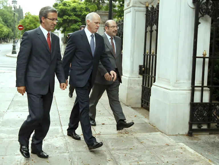 2011-06-15T102525Z-01-YIO04-RTRMDNP-3-GREECE-JPG7085686229510175891