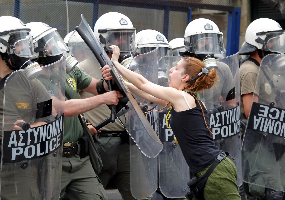 2011-06-15T110503Z-01-ROS10-RTRMDNP-3-GREECE-JPG5597851044266784535