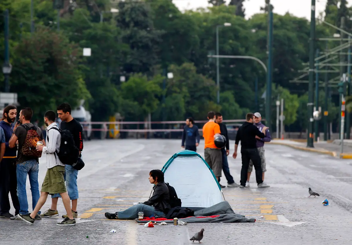 2011-06-15T070600Z-01-YAN06-RTRMDNP-3-GREECE-JPG6119805264894419227