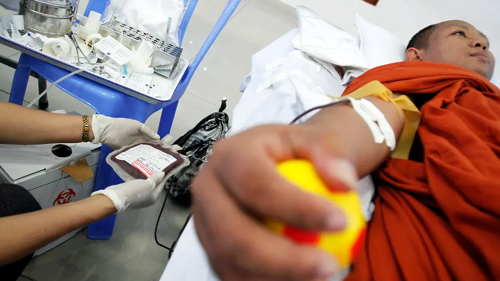 2011-06-14T071038Z-01-DSC01-RTRMDNP-3-CAMBODIA-JPG7161294163319341153