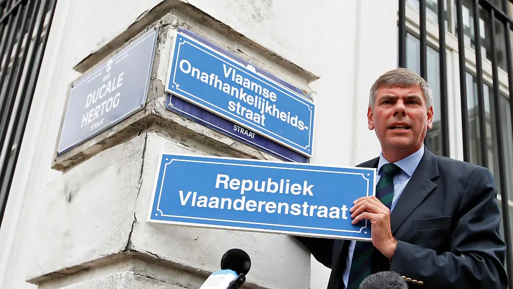 2011-06-14T104513Z-01-BRU06-RTRMDNP-3-BELGIUM-POLITICS-JPG762666876929338863