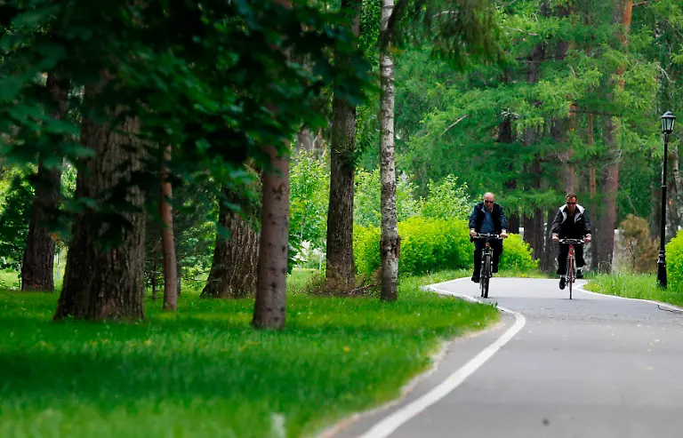 2011-06-11T130122Z-01-MOS10-RTRMDNP-3-RUSSIA-JPG344209548285247372