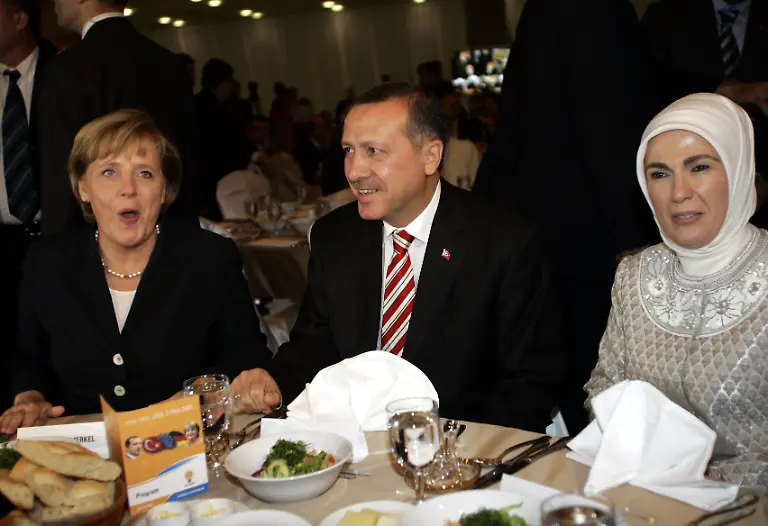 Erdogan-Merkel-2006-WBG-17