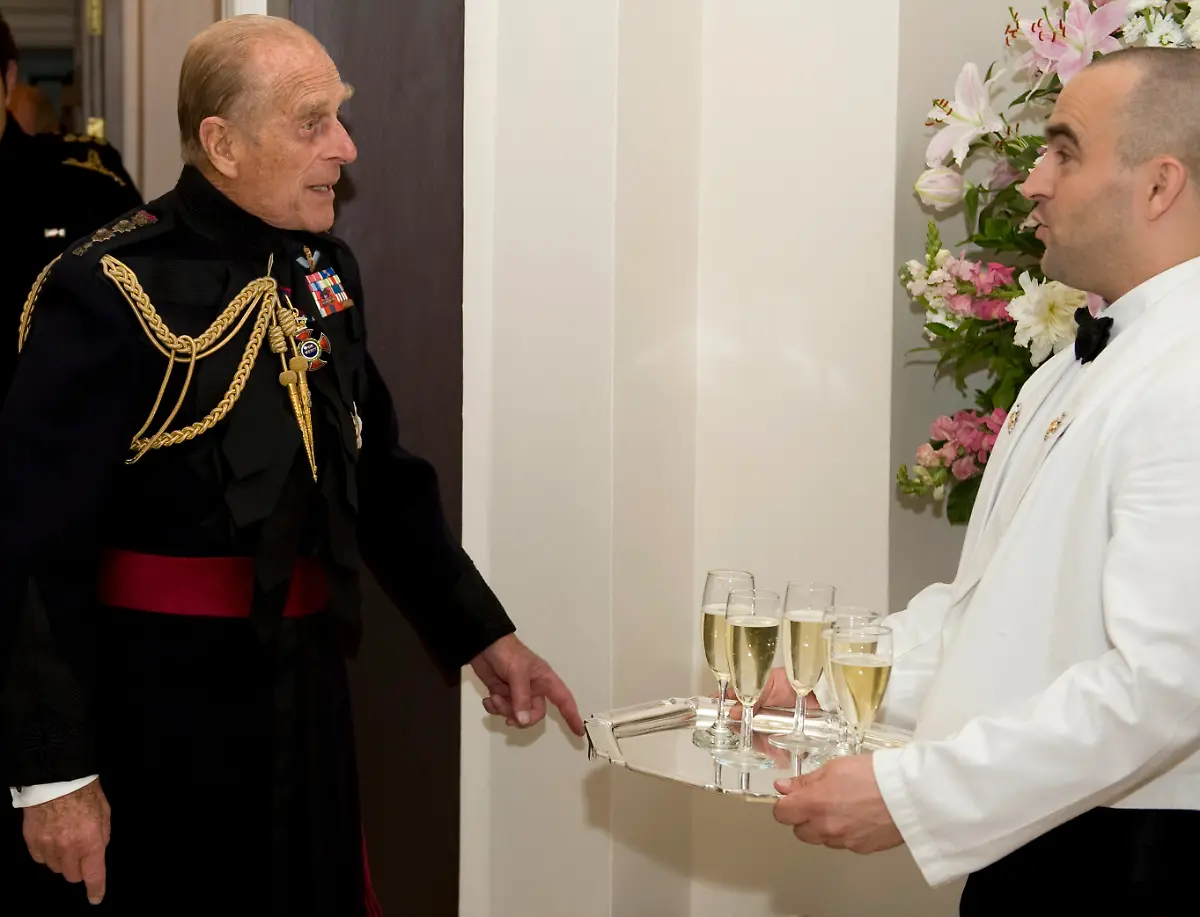 2011-06-09T204211Z-01-LON711-RTRMDNP-3-BRITAIN-JPG5976802424977944410