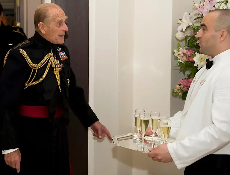 2011-06-09T204211Z-01-LON711-RTRMDNP-3-BRITAIN-JPG5976802424977944410