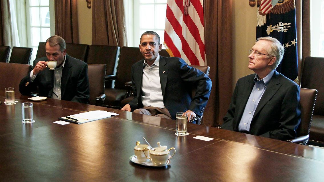 Präsident Barack Obama zwischen John Boehner (l.) und Harry Reid (r.).