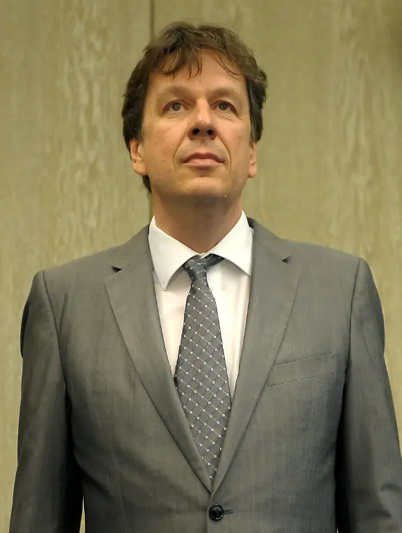 1306828085-jpg4292713960687393849