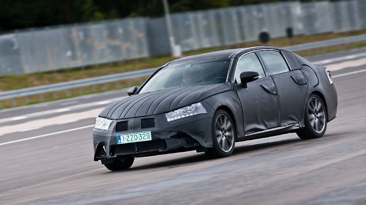 Lexus will sich frischer präsentieren und sucht den Vergleich mit BMW.