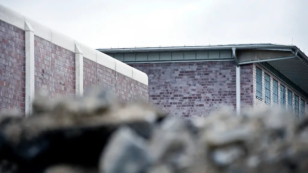 2y5l5535-jpg1474575187671175152