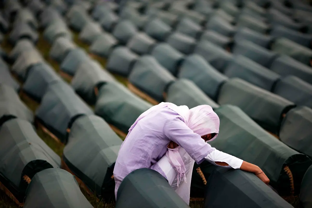 2011-05-26T110422Z-01-DSS09-RTRMDNP-3-SERBIA-MLADIC-JPG6095670393263123013