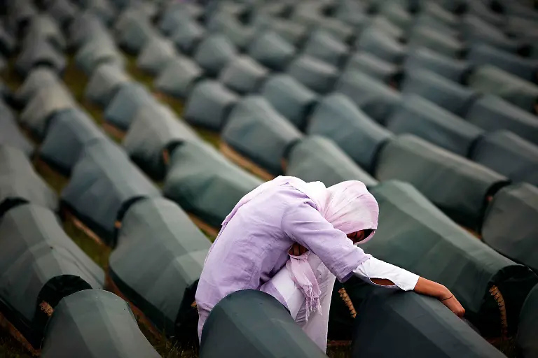 2011-05-26T110422Z-01-DSS09-RTRMDNP-3-SERBIA-MLADIC-JPG6095670393263123013