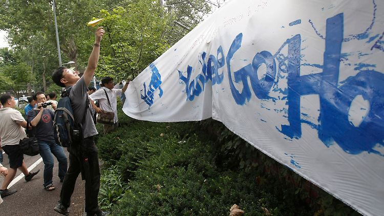 In Seoul protestieren Koreaner für einen Abzug der US-Truppen von der Halbinsel und eine Wiedervereinigung der Koreas.