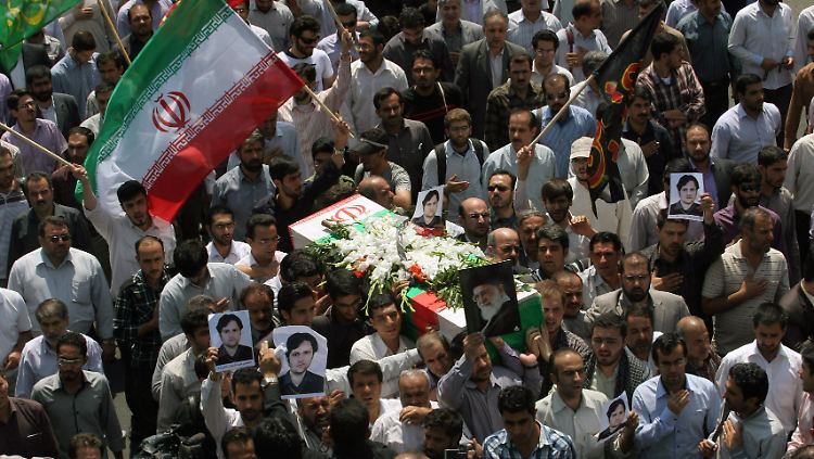 Der Student wurde in Teheran zu Grabe getragen.