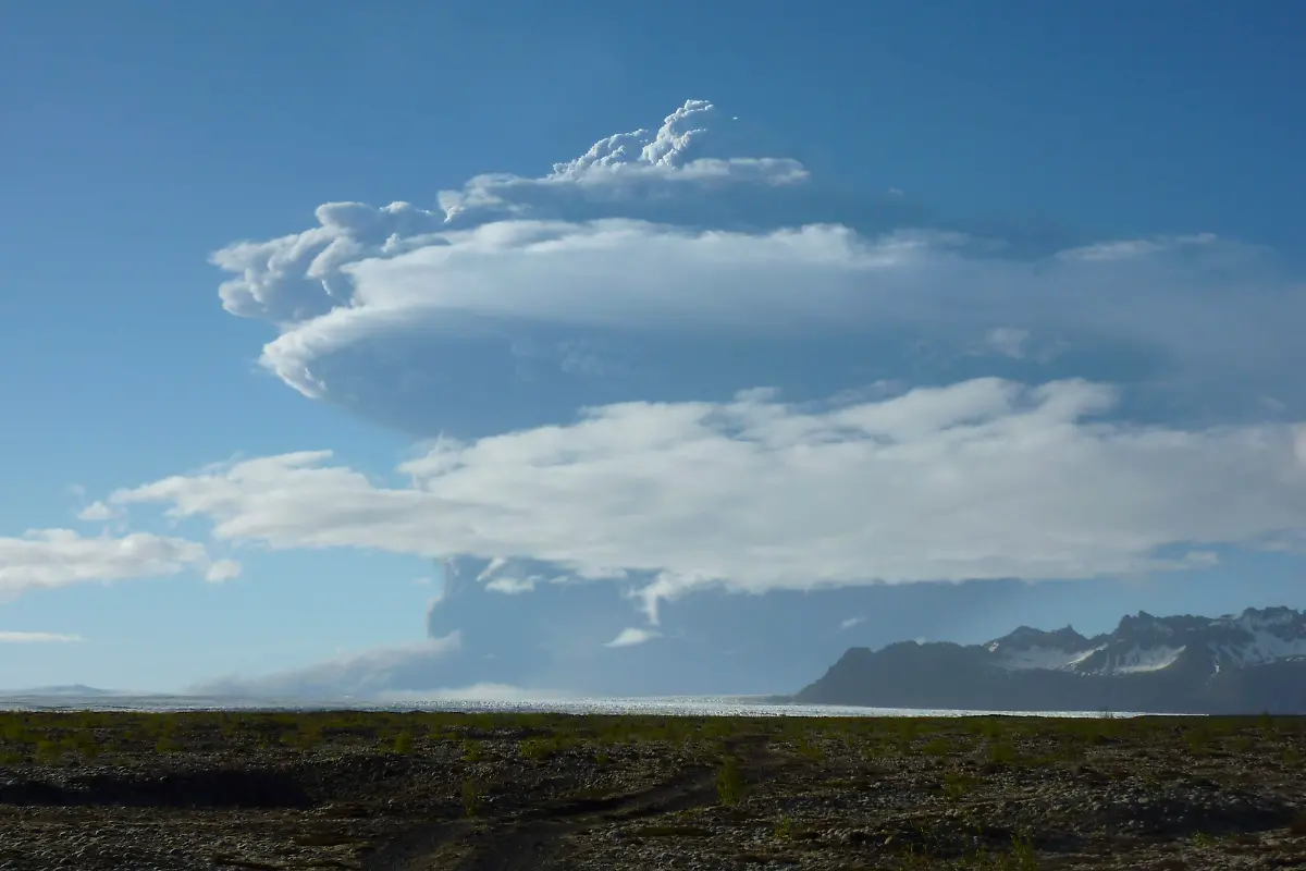 2011-05-22T085252Z-01-RCS01-RTRMDNP-3-ICELAND-VOLCANO-JPG9196368591192388232