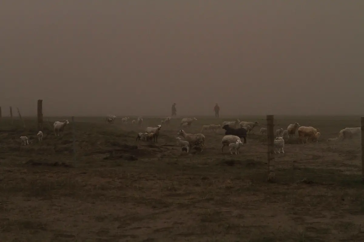 2011-05-22T202636Z-01-ICE33-RTRMDNP-3-ICELAND-VOLCANO-JPG2555475147832293318