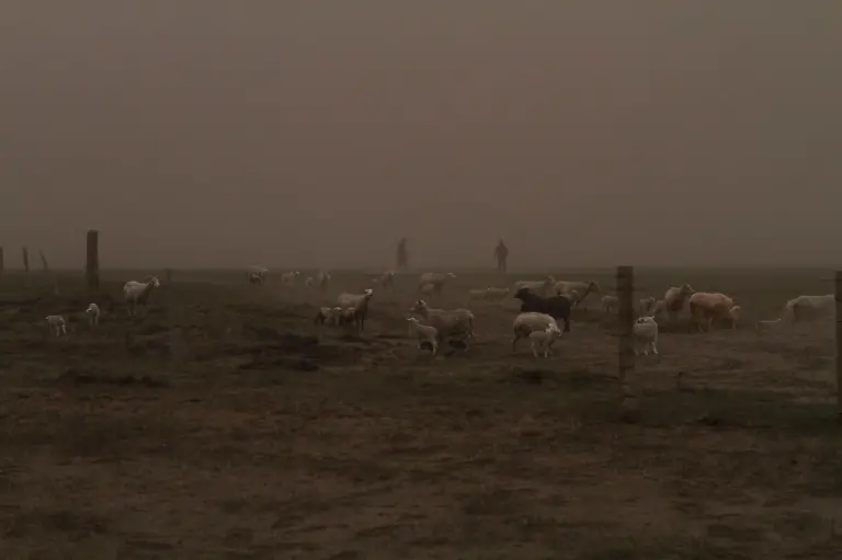 2011-05-22T202636Z-01-ICE33-RTRMDNP-3-ICELAND-VOLCANO-JPG2555475147832293318