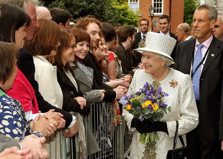 2011-05-17T175354Z-01-CLH128-RTRMDNP-3-IRELAND-JPG8464250505342387748