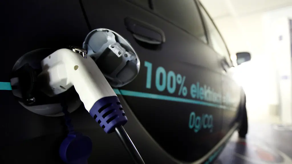 1305541174-jpg844708661589059154